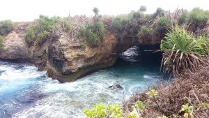 Nusa Lembongan - Rock Hole near Manuks