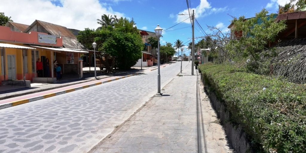 Isabela-Puerto-Villamil-Typical-Side-Street